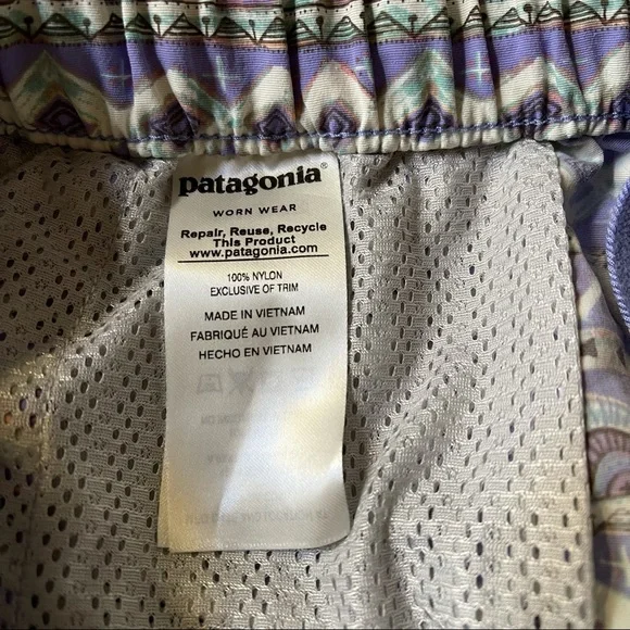 Patagonia Barely Baggie Lavender Floral Geometric Print Shorts. Size Small - Picture 8 of 9